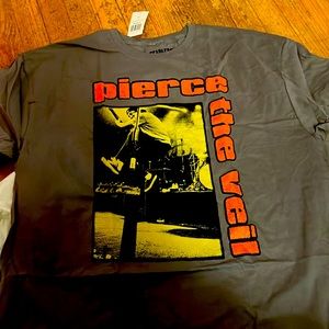 Piece the veil  New Size 3X.  Fearless Records